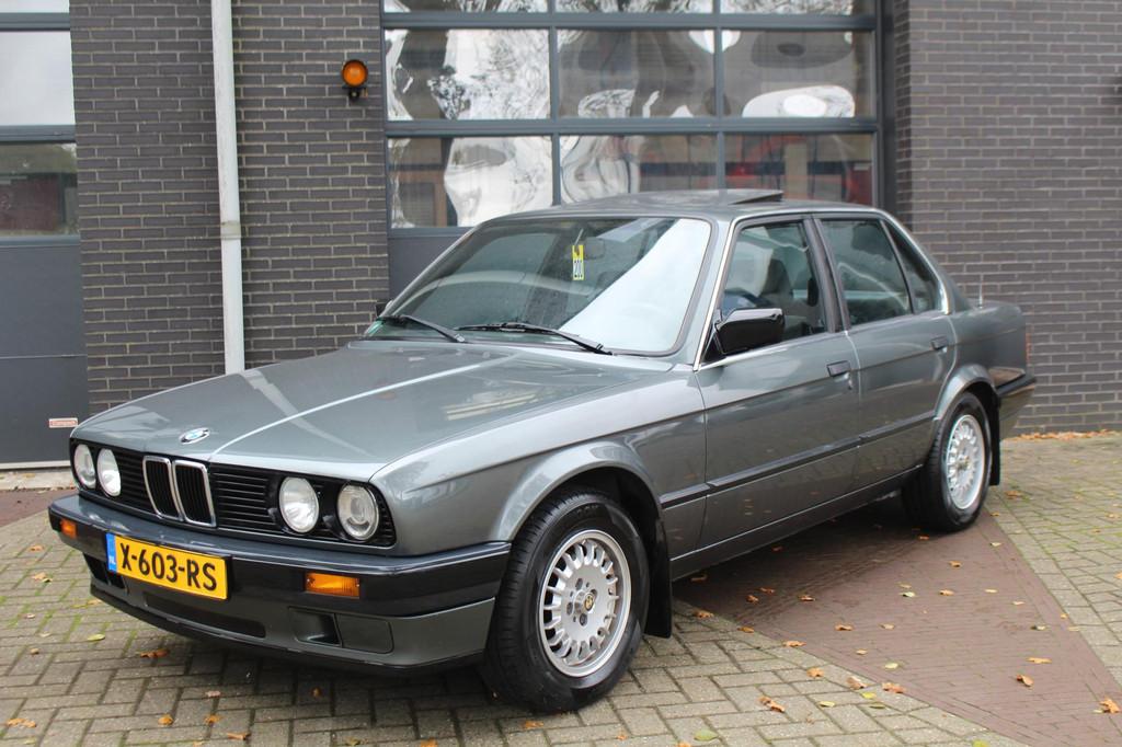 BMW 3 Serie 320i 6 Cilinder ORIGINELE STAAT! UNIEKE AUTO! NE, Auto's, Oldtimers, Stof, 10 km/l, Bedrijf, Grijs