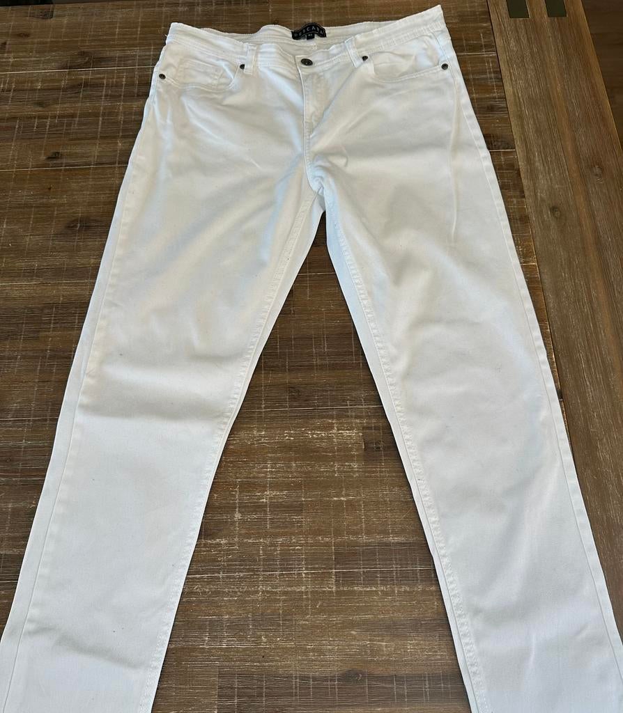 Witte lange broek maat 42 Pescara, Kleding | Dames, Spijkerbroeken en Jeans, Ophalen of Verzenden, Zo goed als nieuw, Wit, W33 - W36 (confectie 42/44)