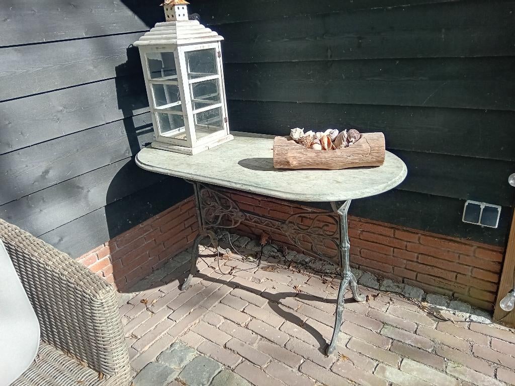 Marmeren bijzettafel met gietijzeren onderstel, Ophalen, Gebruikt, Ovaal, Metaal