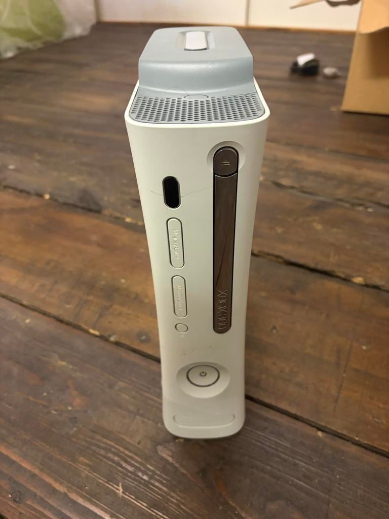 Xbox 360 met 2 controllers, Guitar Hero gitaar en games, Ophalen of Verzenden, Gebruikt, Met 2 controllers, Met games