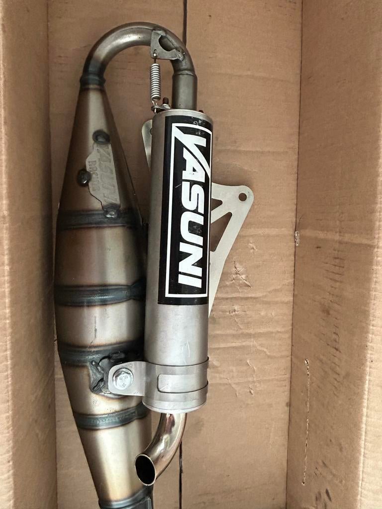 Yasuni r uitlaat, Fietsen en Brommers, Brommeronderdelen | Scooters, Gebruikt, Overige merken, Uitlaat, Ophalen of Verzenden