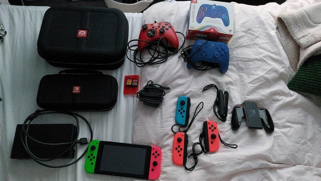 Nintendo Switch V1 bundel, Spelcomputers en Games, Spelcomputers | Nintendo Switch, Zo goed als nieuw, Switch Original, Met 3 controllers of meer