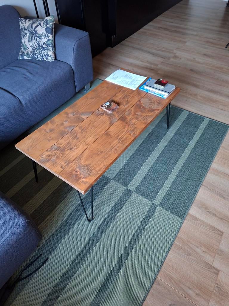 Houten salontafel met ijzeren hairpin poten, Huis en Inrichting, Tafels | Salontafels, Gebruikt, Minder dan 50 cm, 50 tot 100 cm