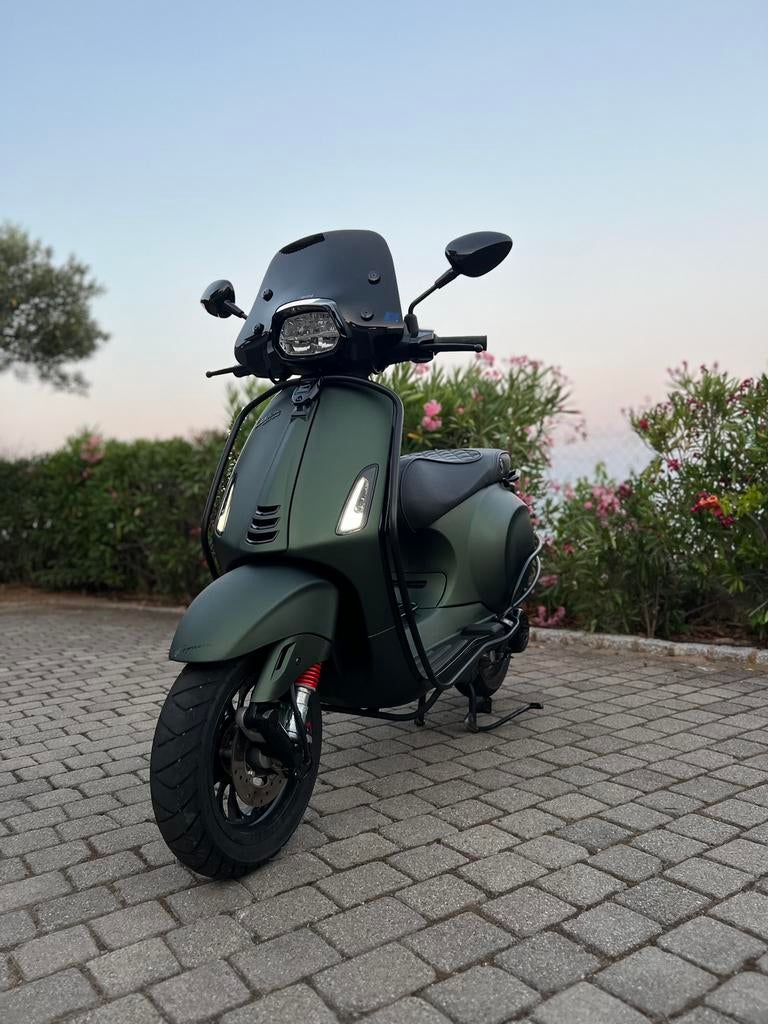 Vespa Sprint custom kleur 2022, Fietsen en Brommers, Scooters | Vespa, Ophalen, Zo goed als nieuw, Benzine