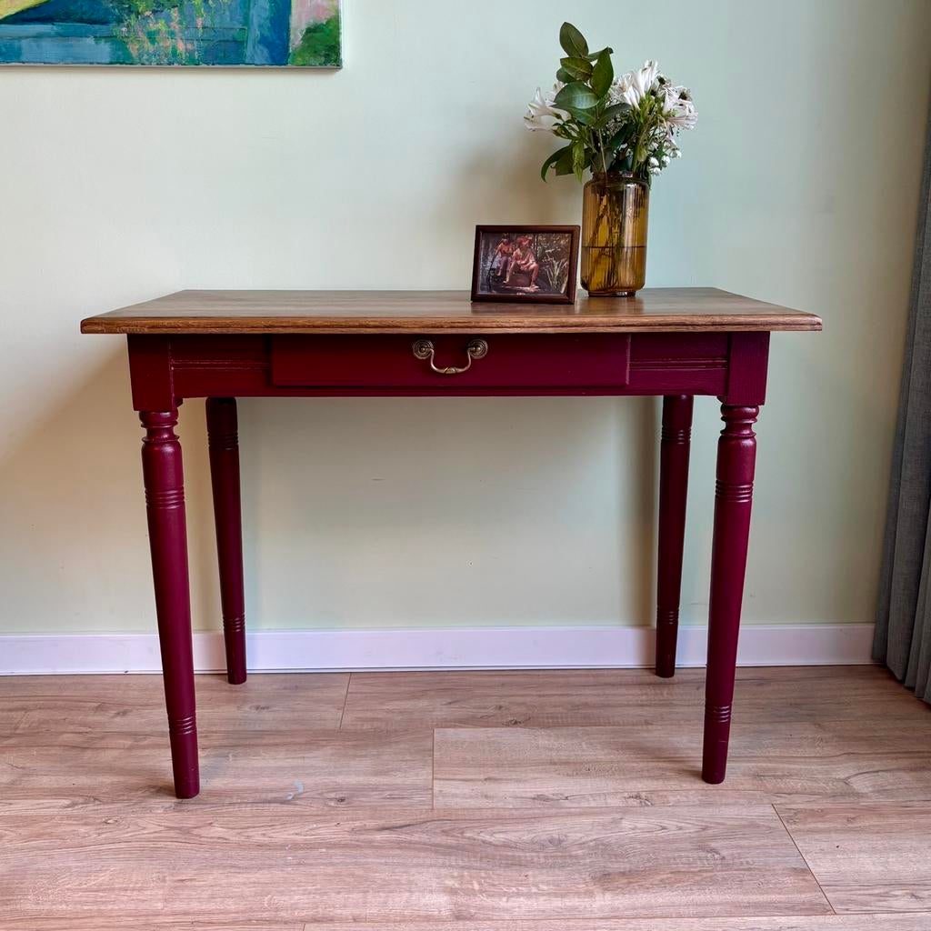 Bordeauxrode side table met houten blad, Ophalen, 100 tot 150 cm, Eikenhout, Zo goed als nieuw