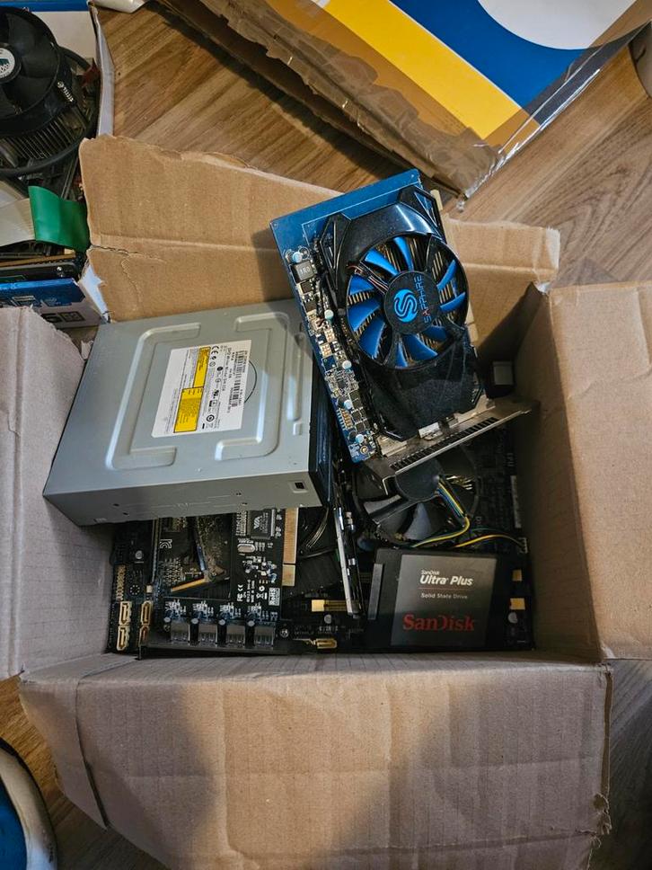 Oude PC onderdelen: moederborden, videokaart, SSD, RAM, Computers en Software, Overige Computers en Software, Ophalen of Verzenden