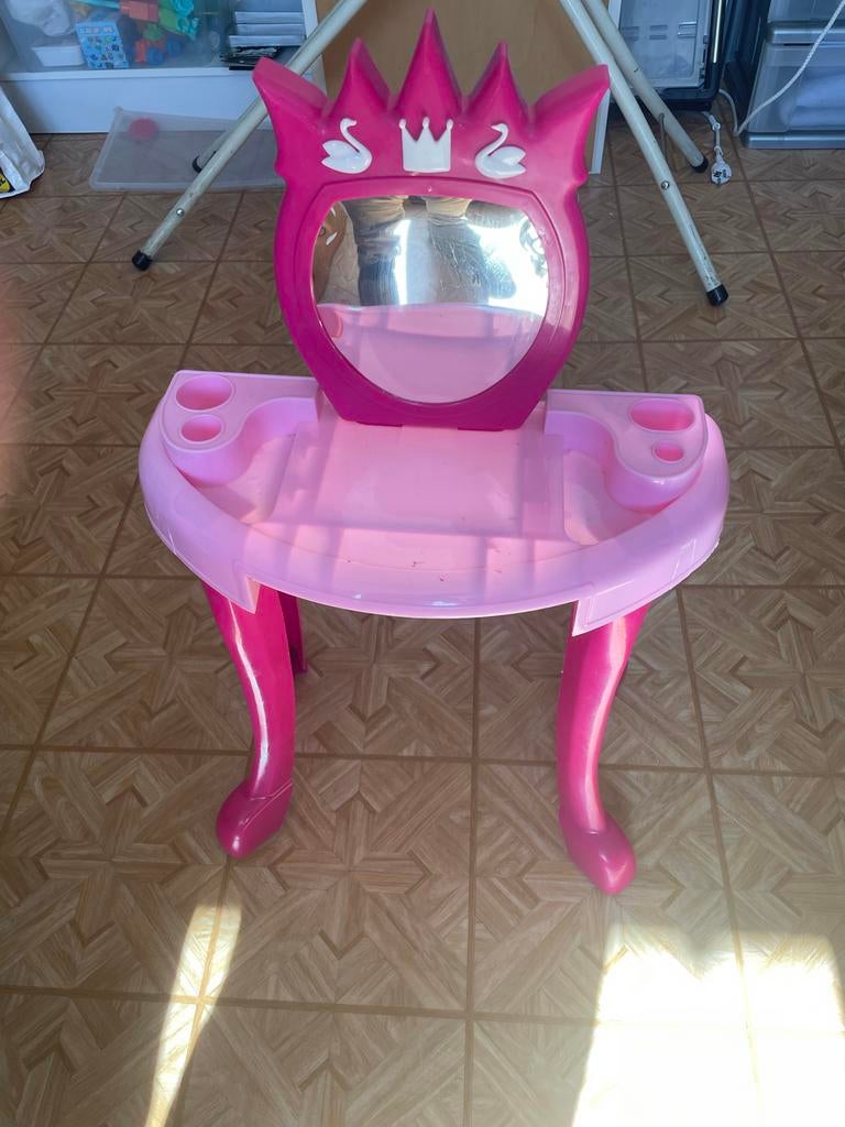 Gratis roze kaptafel voor meisjes, Ophalen, Gebruikt, Meisje