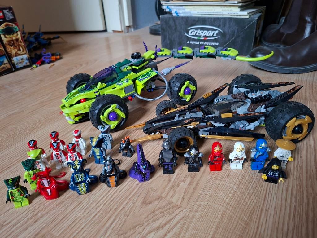 Lego Ninjago 9445 & 9444 + complete s1 ninjago figures, Ophalen of Verzenden, Zo goed als nieuw, Overige merken