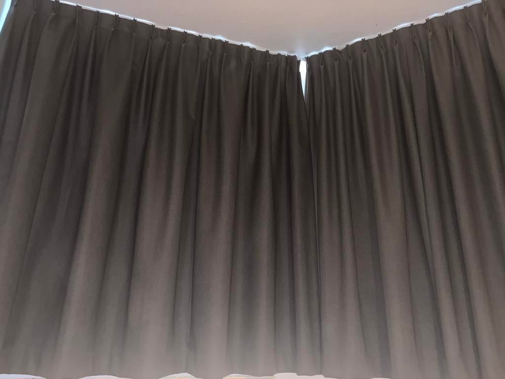 Gordijnen antraciet dubbele plooi verduisteringstof, Ophalen of Verzenden, Zo goed als nieuw, 200 cm of meer