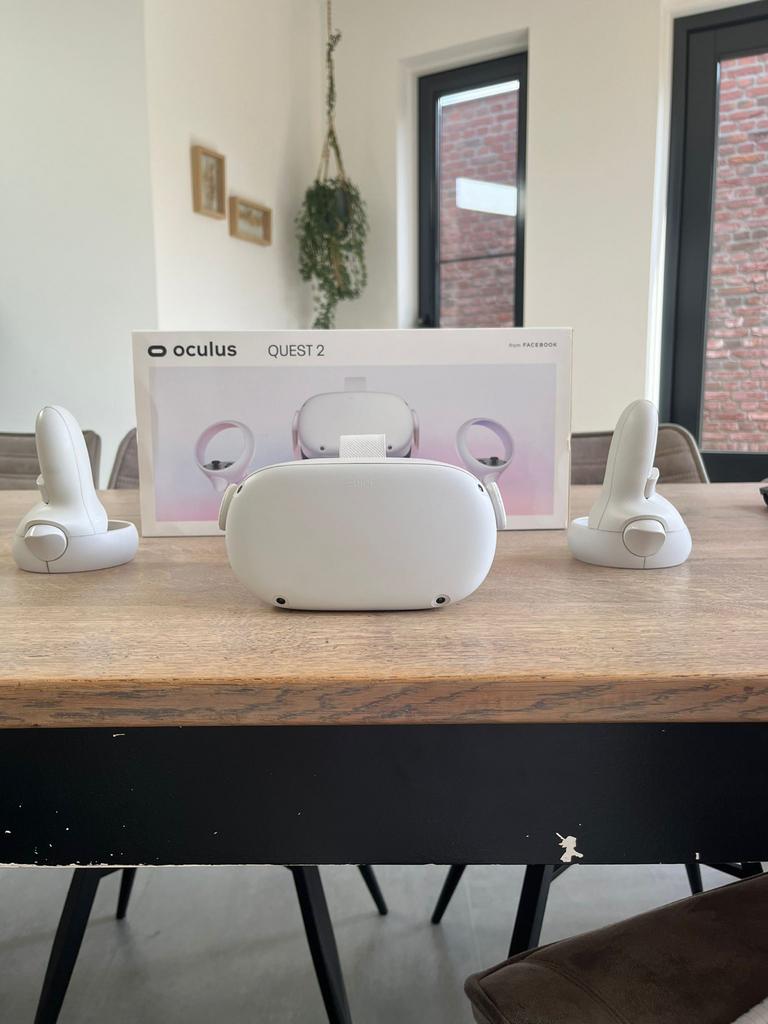 Oculus Quest 2 VR-bril met controllers en oplader, Spelcomputers en Games, Virtual Reality, Ophalen of Verzenden, Zo goed als nieuw