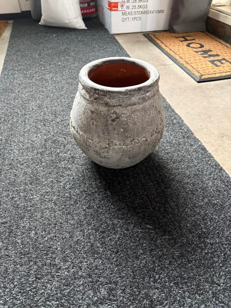 Te koop brocante bloempot, Tuin en Terras, Bloempotten, Ophalen, Steen, Rond, Binnen