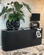 Dressoir Vendi zwart eiken/zwart, Ophalen, 150 tot 200 cm, Eikenhout, Zo goed als nieuw