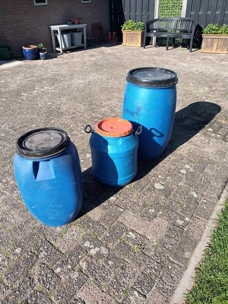 3 voertonnen of watertonnen. Afsluitbaar., Dieren en Toebehoren, Dierenvoeding, Ophalen, Vee