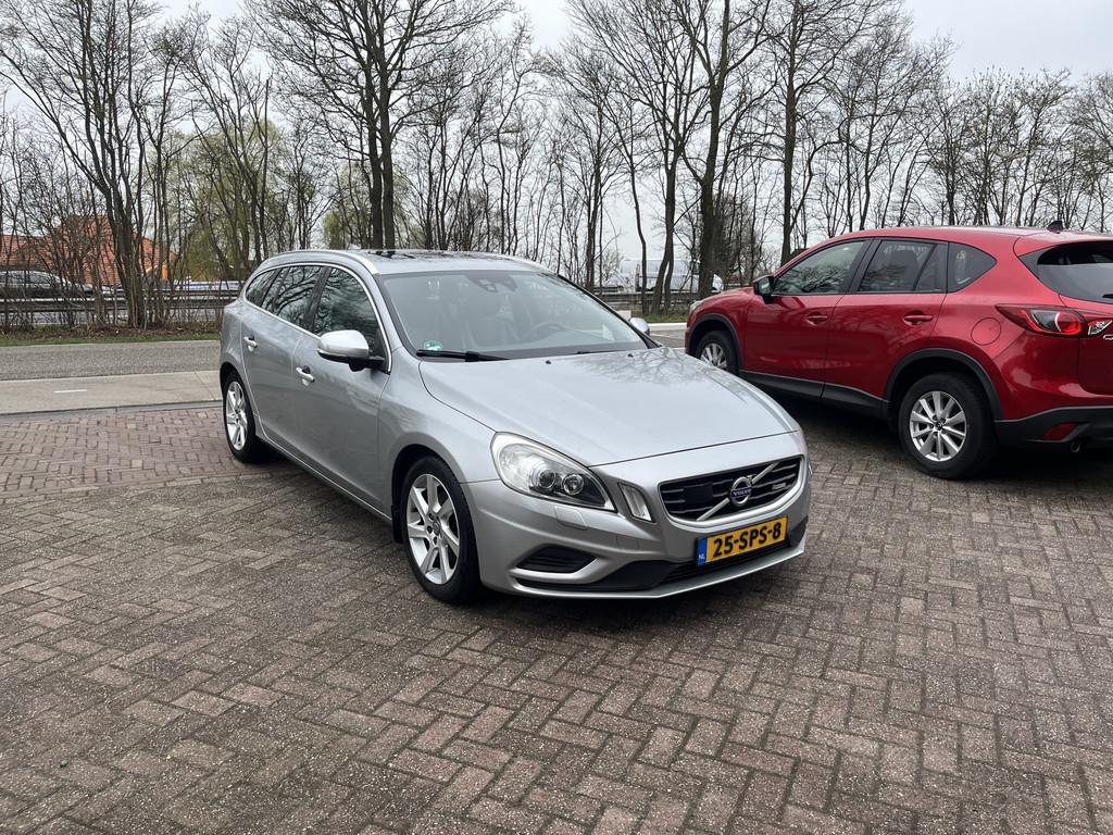 Volvo V60 1.6 T4 R-Design TREKHAAK OPEN DAK BLISS ADD CRUISE, Voorwielaandrijving, 15 km/l, Gebruikt, Zwart