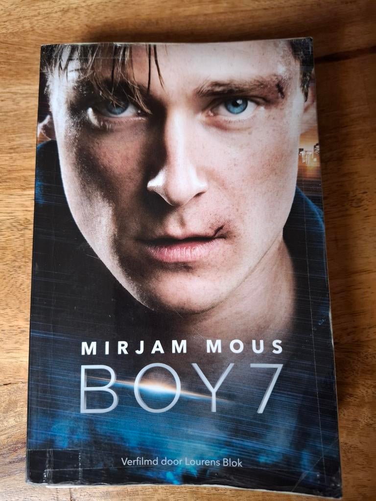 Boy 7 - Mirjam Mous (Verfilmd door Lourens Blok), Boeken, Ophalen of Verzenden, Gelezen, Mirjam Mous, Nederland