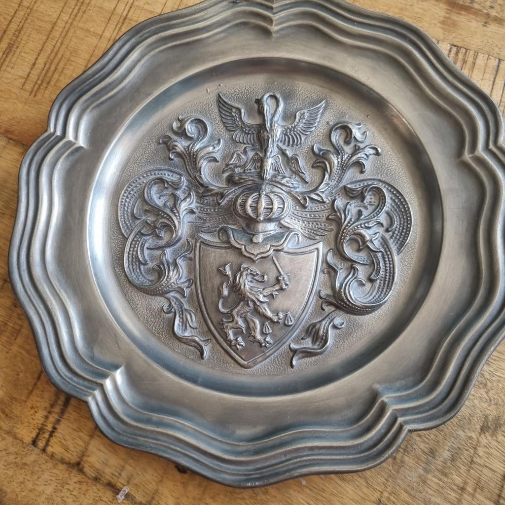 Tinnen wandbord met zwanen wapen., Ophalen of Verzenden