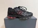 Te koop nieuwe New Balance 1906 Black Urgent Red, Kleding | Heren, Schoenen, Postlaan 3, Zwart, Nieuw, Ophalen of Verzenden