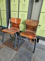 Gratis af te halen: 2 Vintage kleuter schoolstoeltjes, Kinderen en Baby's, Ophalen of Verzenden, Gebruikt, Stoel(en)