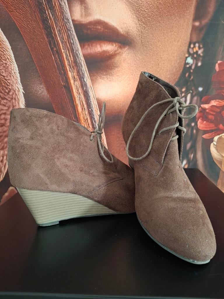 Schoen met sleehak maat 41, Kleding | Dames, Ophalen of Verzenden, Zo goed als nieuw, Bruin