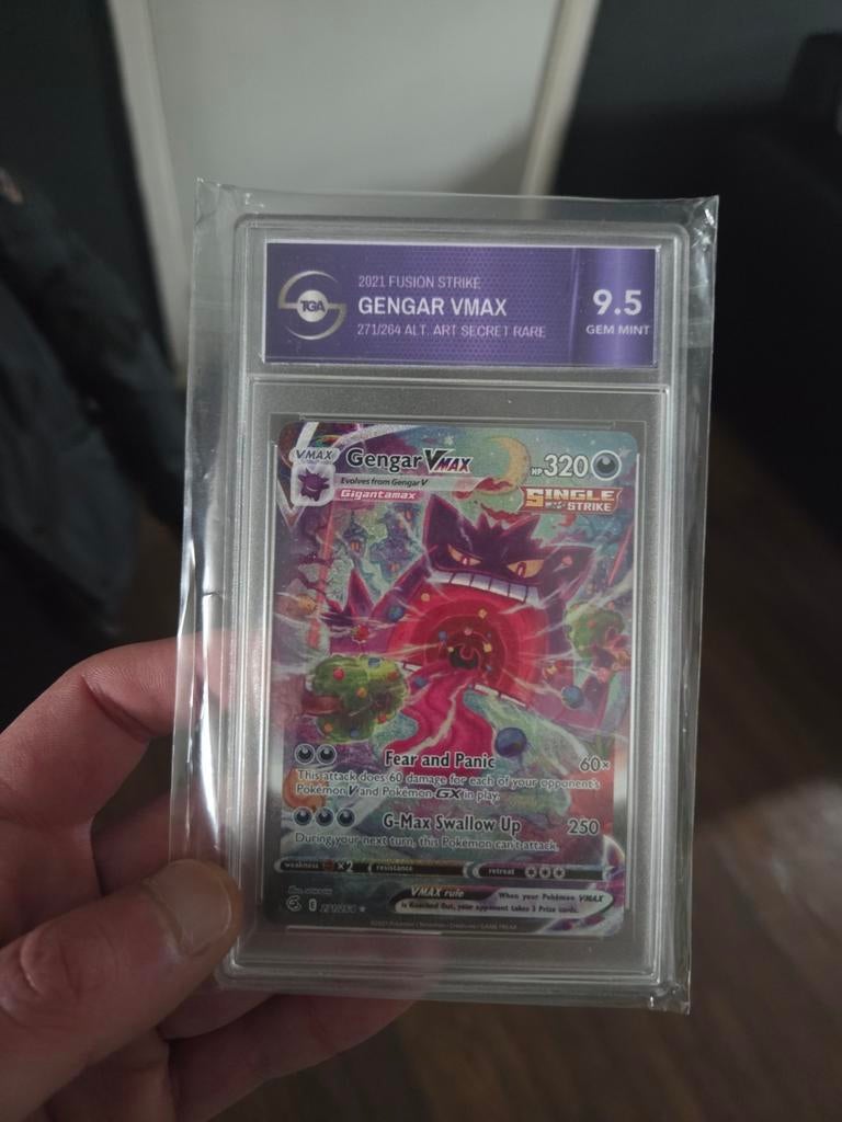 Gengar vmax fusion strike 9.5, Ophalen of Verzenden, Zo goed als nieuw