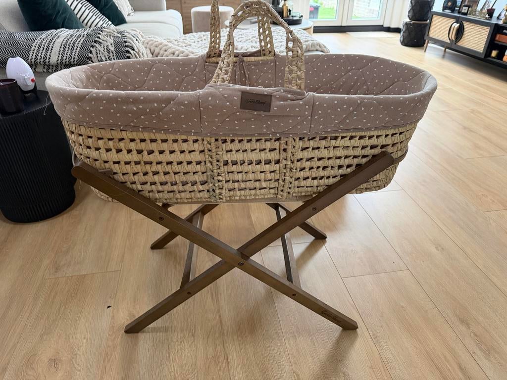 Green Sheep Mozesmandje met twee standaarden en matras, Kinderen en Baby's, Babywiegjes en Ledikanten, Ophalen, Zo goed als nieuw