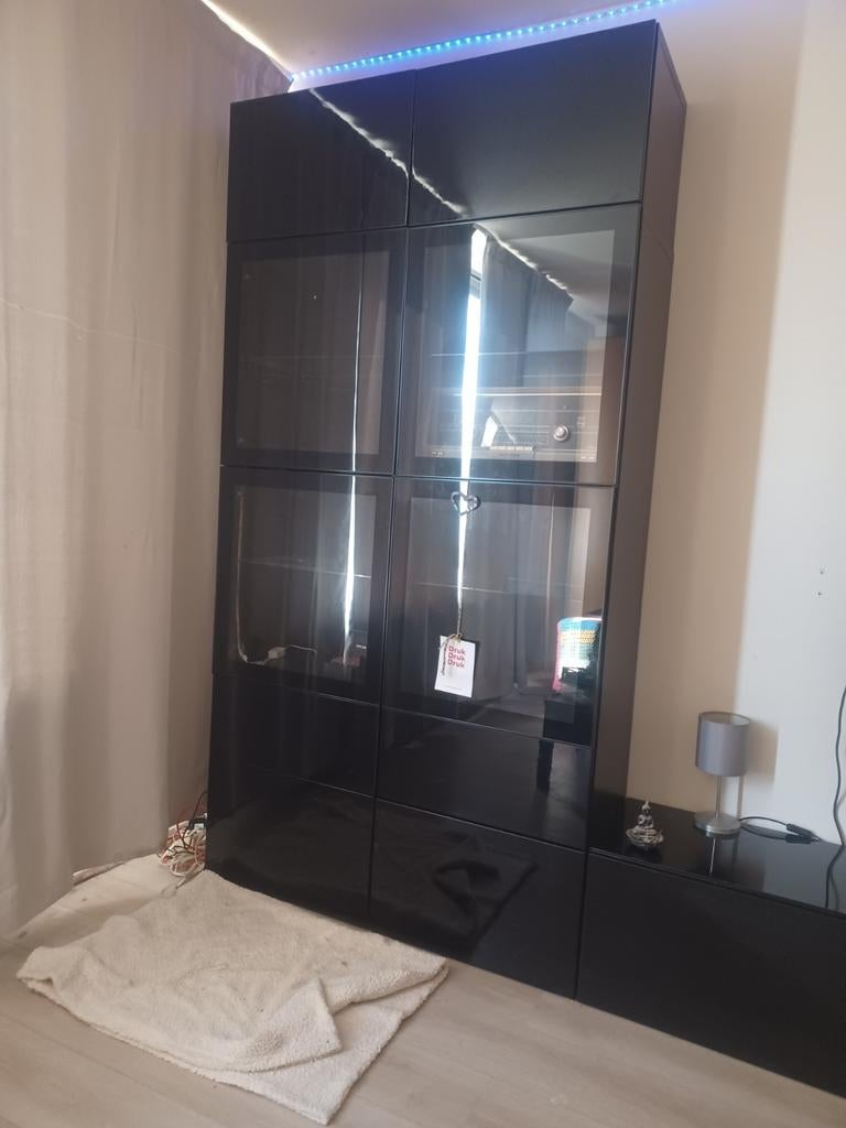 Zwarte IKEA BESTÅ TV-meubel en vitrinekast, Huis en Inrichting, Kasten | Vitrinekasten, Ophalen of Verzenden, 200 cm of meer, Glas