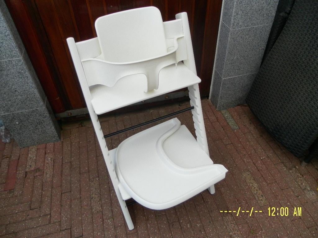 stokke tripp trapp trip trap stoel met babyset en blad/tray, Kinderen en Baby's, Kinderstoelen, Ophalen, Zo goed als nieuw, Meegroeistoel
