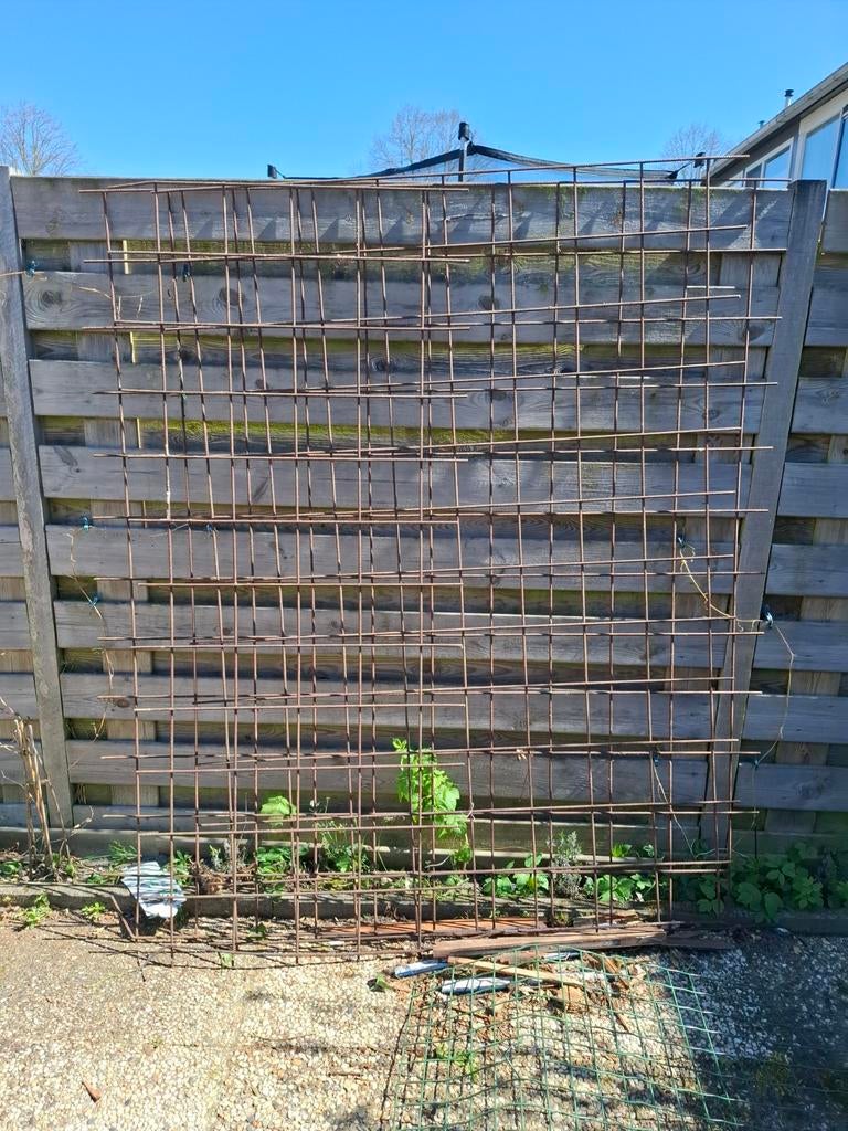 Gratis betongaas 3 stukken, Tuin en Terras, Schuttingen, Ophalen, Minder dan 3 meter, IJzer, 1 tot 2 meter