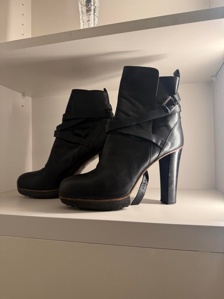 Tods zwarte leren enkellaarzen maat 39, Kleding | Dames, Schoenen, Ophalen of Verzenden, Gedragen, Zwart, Lage of Enkellaarzen