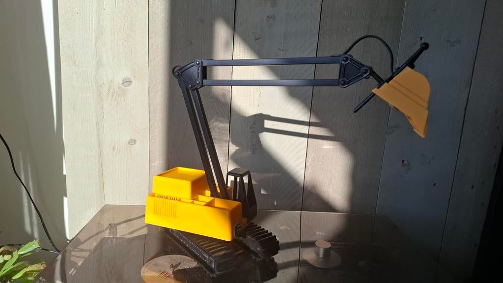 Unieke bureaulamp 'Graafmachine' van Vrieland Design, Ophalen of Verzenden