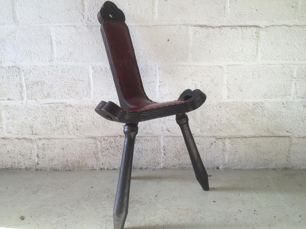 Vintage brutalist kruk/stoel/geboortestoel driepoot, Ophalen, Gebruikt, Hout