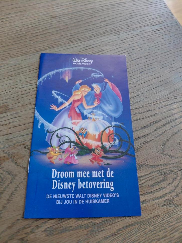 Disney video boekje informatie en prijzen nieuwe banden., Verzamelen, Disney, Zo goed als nieuw, Papier, Kaart of Schrift, Assepoester of Belle