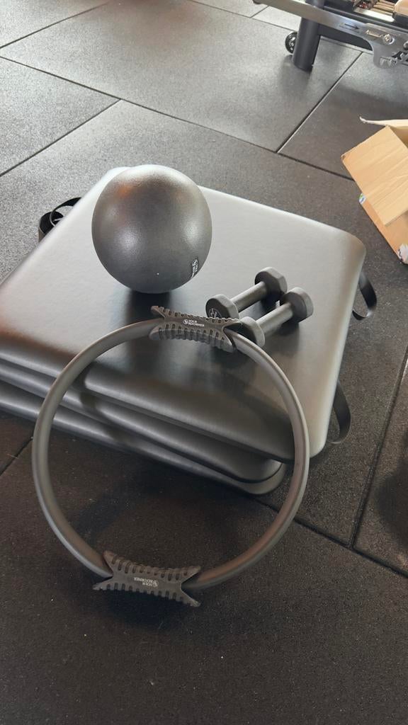 Reformer Pilates set: matten, kussens, bal, ring, dumbbells, Sport en Fitness, Ophalen, Gebruikt, Armen, Overige typen
