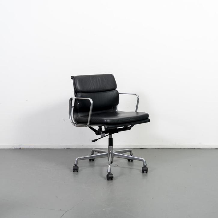 2x Vitra Eames Ea 217 Softpad Zwart - Alu, Huis en Inrichting, Bureaustoelen, Zo goed als nieuw, Zwart, Ergonomisch, Ophalen of Verzenden