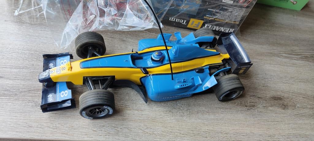 Afstandsbestuurbare Race Auto - Nikko Renault F1 Team, Gebruikt, Auto onroad, Overige schalen, Ophalen