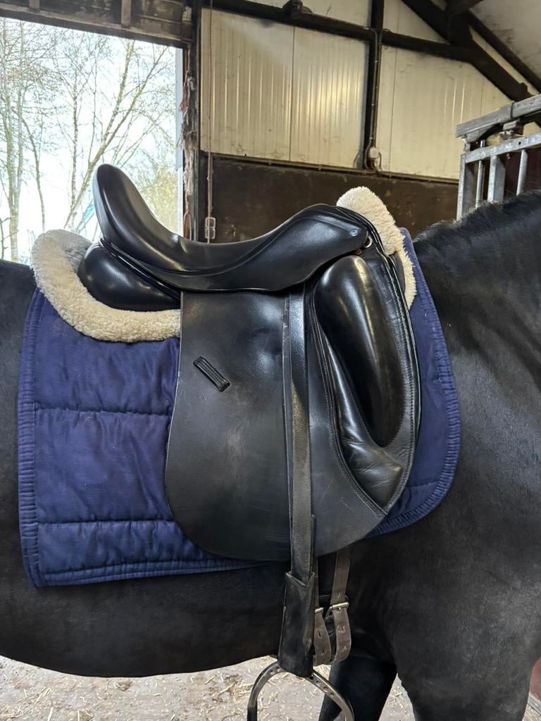 KM Custom Made dressuurzadel 17,5 MW, Ophalen of Verzenden, Zo goed als nieuw, Dressuur