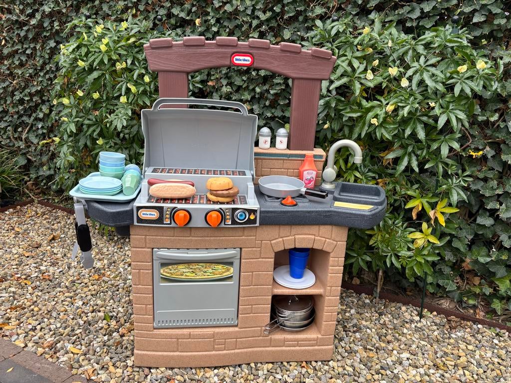Little Tikes Buitenkeuken - Zeer complete set accessoires, Kinderen en Baby's, Ophalen, Zo goed als nieuw, Kunststof, Speelkeuken