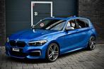 BMW 1-Serie M140i Shadow Executive | Estoril Blauw | RWD | S, Auto's, BMW, Lichtsensor, Achterwielaandrijving, Gebruikt, Blauw