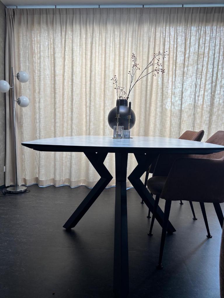Eettafel, Huis en Inrichting, Tafels | Eettafels, Ophalen, 100 tot 150 cm, Zo goed als nieuw, 150 tot 200 cm