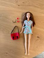 Barbie : naar kantoor / pop met jurk /schoenen / tas en bril, Verzamelen, Ophalen, Gebruikt