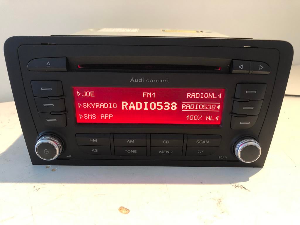 ORIGINEEL AUDI A3 8P CONCERT RADIO CD SPELER DUBBEL 2 DIN, Auto diversen, Ophalen of Verzenden, Zo goed als nieuw