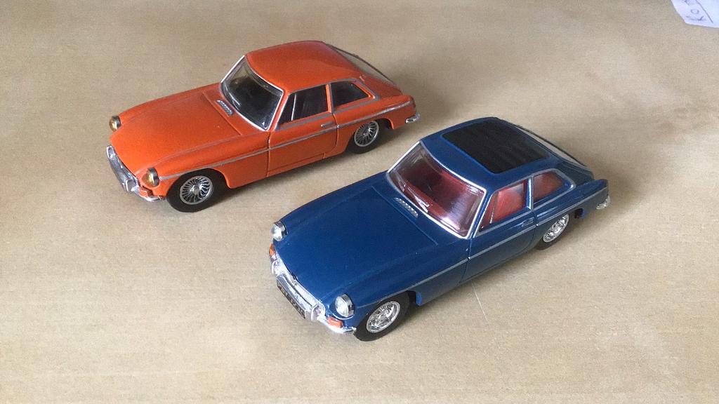 DINKY TOYS MG B GT SET VAN  2 NIEUW 1GEMAAKT IN MACAU, Ophalen of Verzenden, Zo goed als nieuw