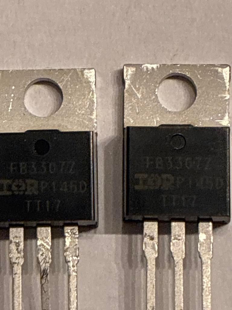 2x MOSFET IRFB3307Z TO220AB INF - Nieuw, Ophalen of Verzenden, Nieuw
