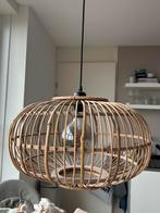 Rotan hanglamp met lichtbol en pendel - Onbeschadigd, Huis en Inrichting, Lampen | Hanglampen, Ophalen, Zo goed als nieuw, Hout