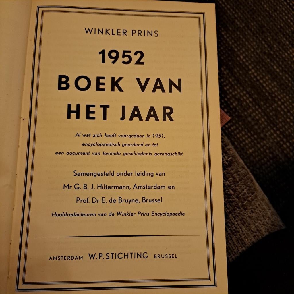 Winkler Prins Boek van het Jaar 1952 - Encyclopedisch, Boeken, Gelezen, Mr G. B. J. Hiltermann, Prof. Dr E. de Bruyne, Ophalen of Verzenden