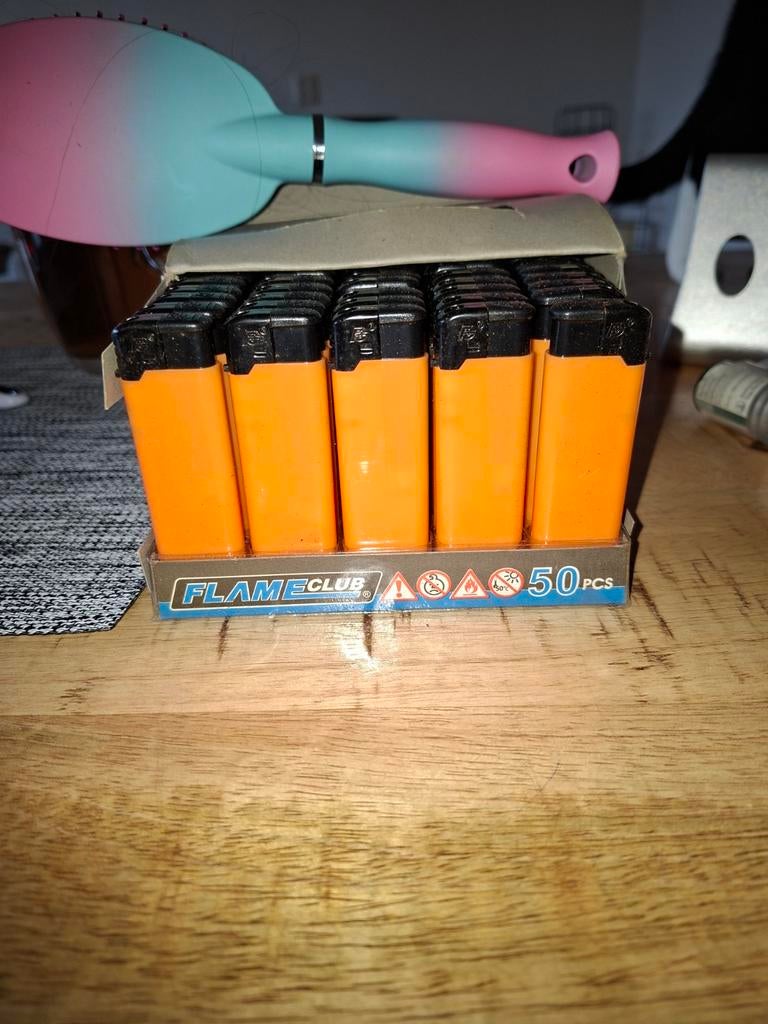 50 nieuwe aanstekers, Verzamelen, Rookartikelen, Aanstekers en Luciferdoosjes, Ophalen, Nieuw, Aansteker