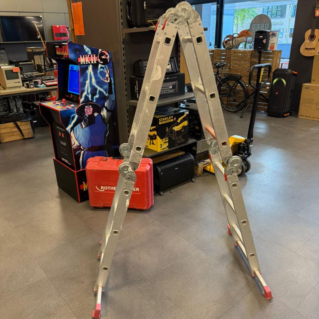 Altrex Varitrex Plus vouwladder 4x3 treden | Met garantie, Flex Ltd., Zo goed als nieuw, https://flex.com/contact-us, Nobelstraat 10, 5807 GA Oostrum