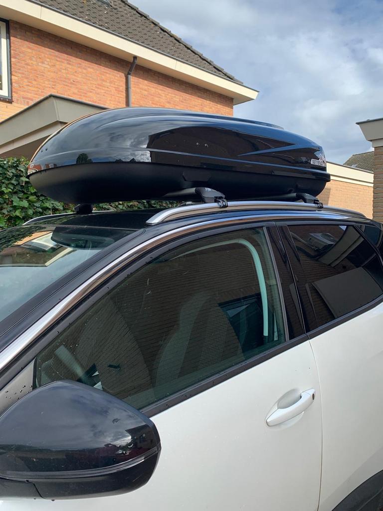 Sorent dakkoffer met dakdragers - 440 liter GERESERVEERD, Ophalen, Zo goed als nieuw