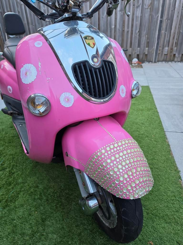 Roze scooter met bloemenprint, Gebruikt, Benzine, Ophalen, Overige merken
