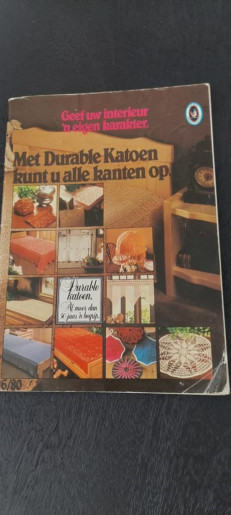 OUD HAAKPATROON BOEKJE DURABLE o.a gordijntjes, sprei+ naald, Ophalen of Verzenden, Haken, Patroon of Boek